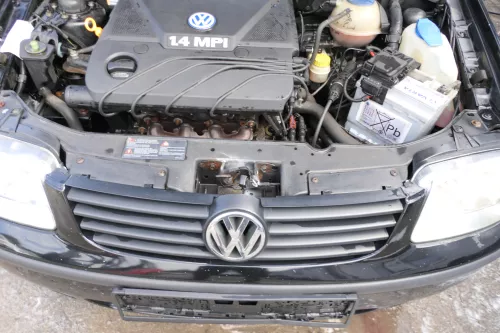 VW Polo 6N2 Stoßstange vorne Frontstoßstange Stoßfänger schwarz L041 + Grill (176638)