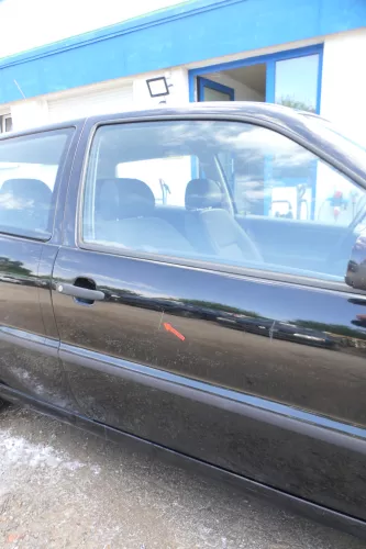 Polo 6N 6N2 Tür vorne rechts Beifahrertür 2/3-Türer schwarz L041 ohne Anbauteile (176641)