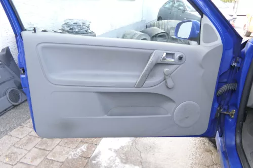 1x VW Polo 6N2 Türverkleidung Verkleidung Tür vorne links 2/3-Türer grau