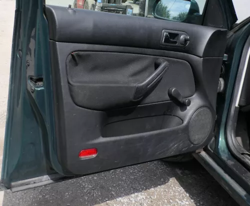 1x Golf 4 Bora Türverkleidung Verkleidung Tür vorne links 4/5-Türer Griff schwa (176678)