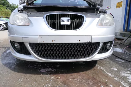 Seat Altea 5P Stoßstange vorne Frontstoßstange Stoßfänger grau LS7N + Grill