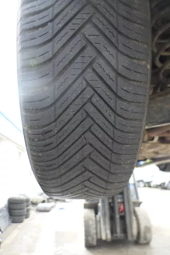 4x Seat Altea 5P Alufelgen 205/65R16 94H Winterreifen Reifen 2x 5mm  5P0601025B (176790)