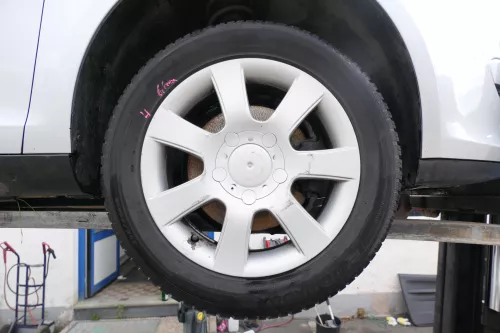 4x Seat Altea 5P Alufelgen 205/65R16 94H Winterreifen Reifen 2x 5mm  5P0601025B (176790)