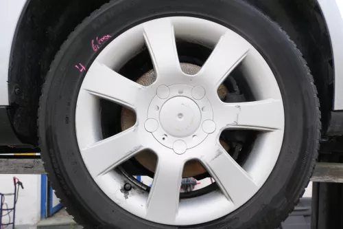 4x Seat Altea 5P Alufelgen 205/65R16 94H Winterreifen Reifen 2x 5mm  5P0601025B (176790)