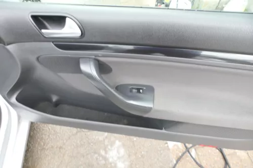 1x VW Golf 5 2/3-Türer Türverkleidung Verkleidung Tür vorne rechts (176904)