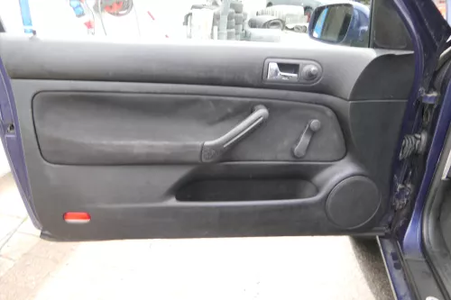 1x VW Golf 4 Türverkleidung Verkleidung Tür vorne links schwarz 2/3-Türer  (177093)