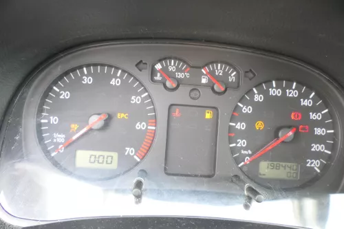 VW Golf 4 Tacho Tachometer Kombiinstrument 198.000km 1J0920802 1,4 16V 75PS 55kw (177099)