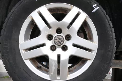 4x Golf 4 Bora Alufelgen Felgen 195/65 R15 Winterreifen Reifen 1J0601025Q 6-7mm (177103)