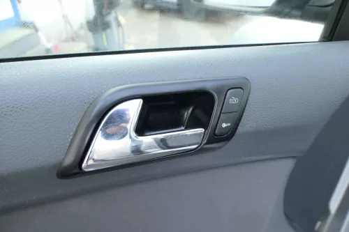 1x VW Polo 9N 9N3 Türverkleidung Verkleidung Tür vorne links  4/5-Türer dunkel (177160)