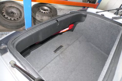 TT 8N Ladekante Abdeckung Verkleidung Schloßträger 8N0863471B (177209)