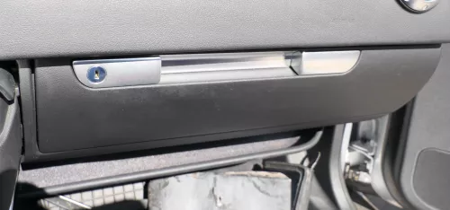 Audi TT 8N Handschuhfach schwarz Handschuhfachdeckel Deckel Klappe schwarz