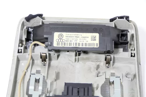 Audi A4 8E 8P Schalter Innenleuchte Leuchte Lampe Leseleuchte 8E0947135D platin (177578)