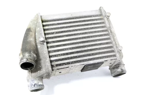 Audi A6 8E B6 B7 Ladeluftkühler Ladeluft Kühler 8E0198806A rechts 6 Zylinder Öl