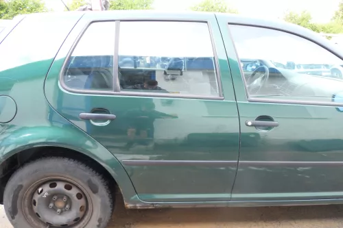 VW Golf 4 Limousine Tür hinten rechts grün LC6M (KEINkombi)