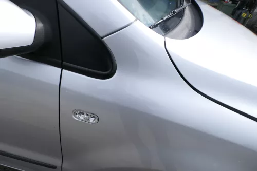 VW Fox 5Z Kotflügel vorne rechts silber LA7W (177666)