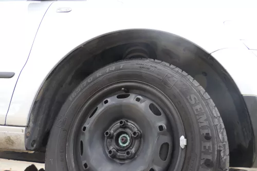 VW Fox 5Z Kotflügel vorne rechts silber LA7W (177666)