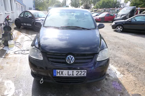 VW Fox 5Z Stoßstange vorne Stoßfänger schwarz LC9Z mit Grill