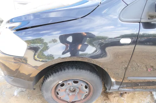 VW Fox Kotflügel vorne links schwarz LC9Z (177688)