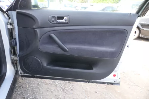 1x Passat 3B 3BG Türverkleidung Verkleidung Tür vorne rechts schwarz Velour