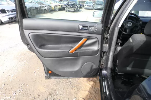 1x Passat 3B 3BG Türverkleidung Verkleidung Tür hinten links Leder schwarz Limo (177877)