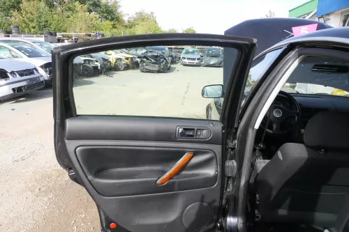 1x Passat 3B 3BG Türverkleidung Verkleidung Tür hinten links Leder schwarz Limo (177877)
