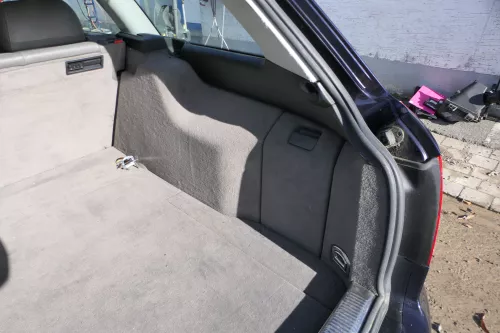 Audi A6 4B Avant Abdeckung Verkleidung Kofferraum hinten rechts Seite swing grau