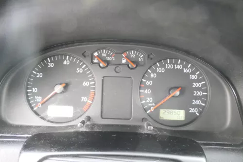 VW Passat 3B Tacho Tachometer Kombiinstrument 298.000km 3B1919860 Benziner