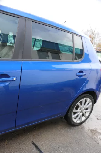 Skoda Fabia 5J Limousine Tür hinten links blau LF5W - ohne Anbauteile (178612)