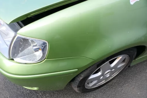 VW Polo 6N2 Kotflügel vorne links grün LA6M (bis auf den Schweller) (178738)