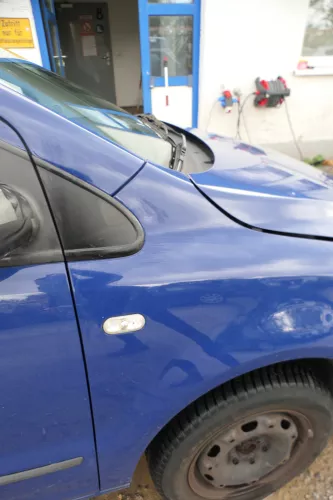VW Fox 5Z Kotflügel vorne rechts blau LL5M (178779)