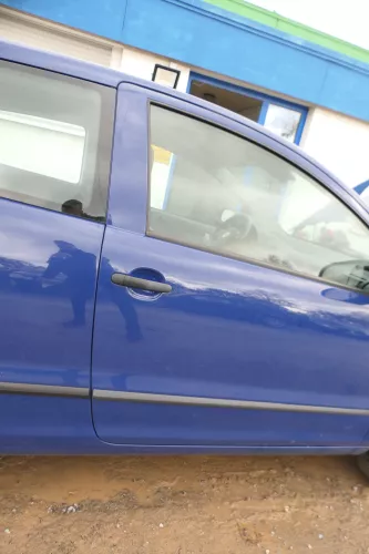 VW Fox 5Z Tür vorne rechts Beifahrertür blau LL5M - ohne Anbauteile (178780)