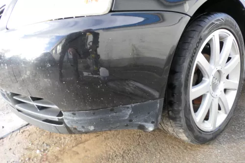 Audi A3 8L Stoßstange Frontstoßstange vorne schwarz LY9B mit Grill (178796)