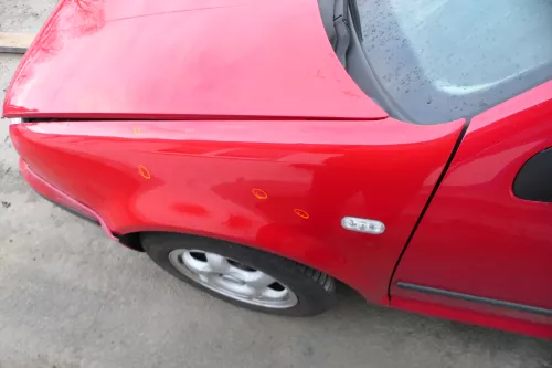 VW Golf 4 1J Kotflügel vorne links rot LY3D - kleine Hageldellen (178903)