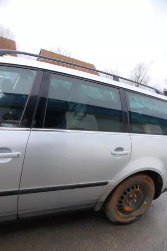 VW Passat 3B 3BG 3B6 Kombi Variant Tür hinten links silber LA7W reflexsilber (178913)