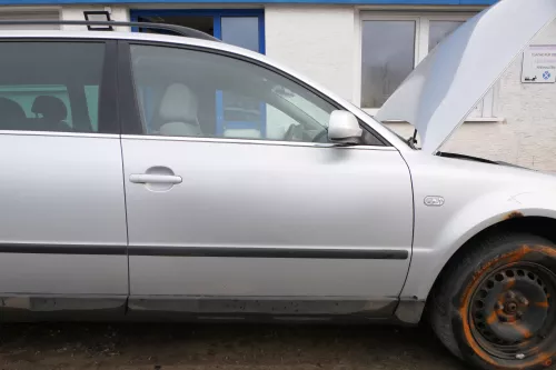 VW Passat 3B 3BG Kombi + Limo Tür vorne rechts Beifahrertür grau silber LA7W