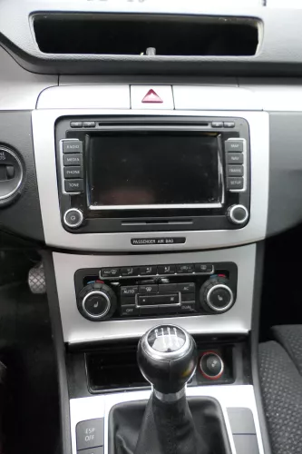 Passat 3C Mittelkonsole Verkleidung Klappe Abdeckung Dekor silber matt chrom Asc (178953)