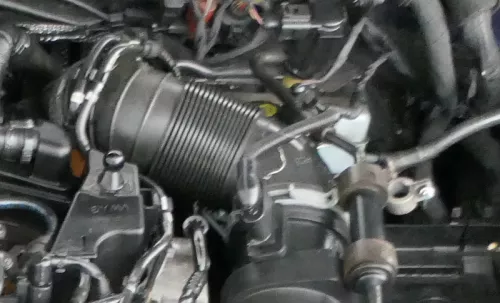 VW Touran Passsat 3C Luftschlauch Schlauch Rohr Luft 3C0129654AJ 2,0 TDI CBAA CB