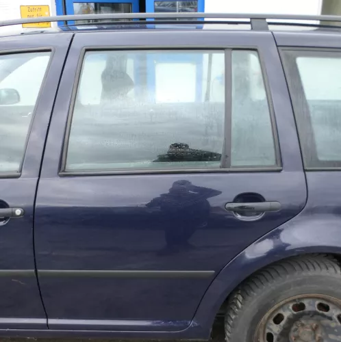 VW Golf 4 Bora Tür hinten links nur Kombi / Variant blau LA5G