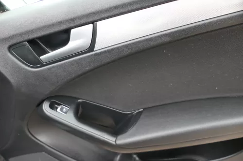 1x A4 8K B8 Türverkleidung Verkleidung Tür vorne rechts schwarz Stoff schwarz (179310)