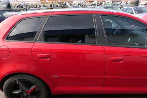 Audi A3 8P 4/5-Türer Tür hinten rechts Rahmen Türblatt rot LY3J