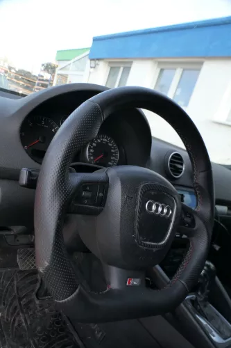 A3 8P Lederlenkrad Leder 3 Speichen schwarz S-line Multifunktion Tiptronic flach (179489)