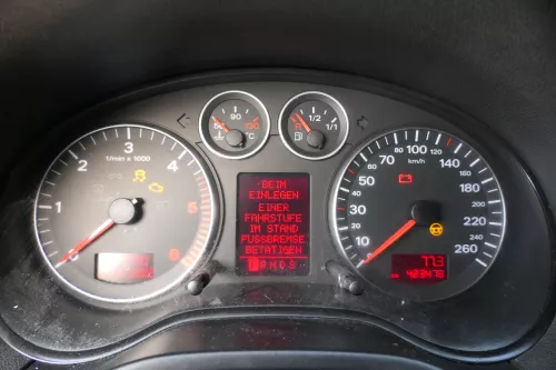 Audi A3 8P Tacho Tachometer Kombiinstrument 423.000km 8P0920930Q 2.0 TDI