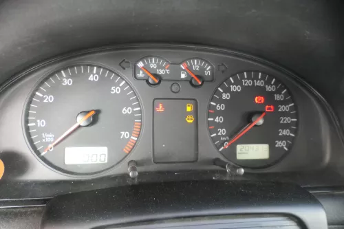 VW Passat 3B Tacho Tachometer Kombiinstrument 204.000km 3B0919861B Benziner