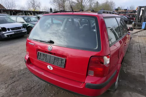 VW Passat 3B Kombi Variant Heckklappe Klappe hinten mit Scheibe rot LY3D (179880)