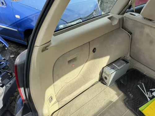 VW Golf 4 Variant Abdeckung Verkleidung Kofferraum hinten links hellbeige beige