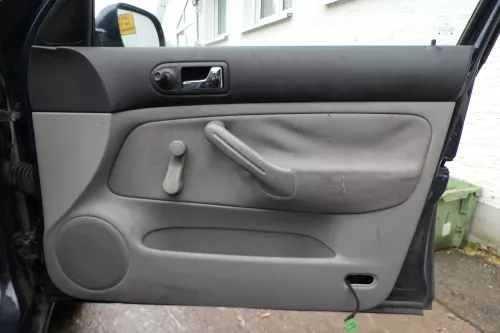 1x Golf 4 Bora Türverkleidung Verkleidung Tür vorne rechts 4/5-Türer grau