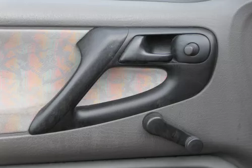 1x Polo 6N Türverkleidung Verkleidung Tür vorne links 4/5-Türer schwarz Griff (180285)