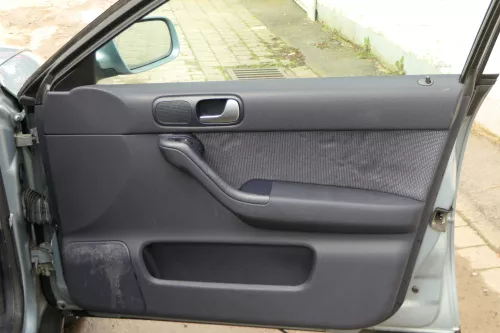 1x A3 8L Türverkleidung Verkleidung Tür vorne rechts 4/5-Türer maritimblau blau