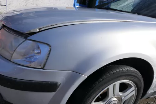 VW Passat 3B Kotflügel vorne links silber LB7Z (180371)