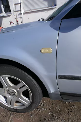 VW Passat 3B Kotflügel vorne links silber LB7Z (180371)